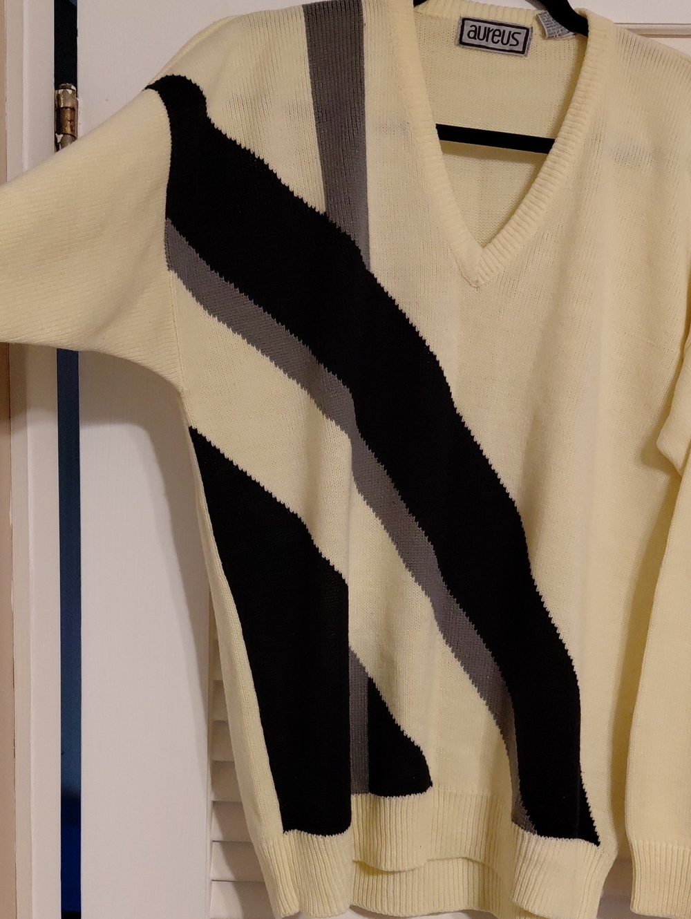 Vintage 1980s Aureus Size XL Yellow V-Neck Knit Pullover Sweater - Picture 3 of 6